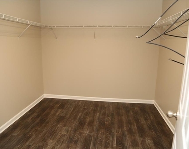 173 Parkmont Court - Photo Thumbnail 12