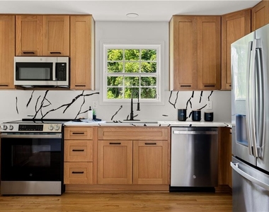 1232 Memorial Drive Se - Photo Thumbnail 8