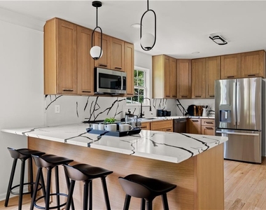 1232 Memorial Drive Se - Photo Thumbnail 2