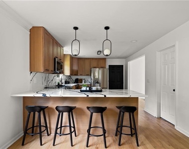 1232 Memorial Drive Se - Photo Thumbnail 9