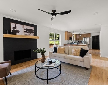 1232 Memorial Drive Se - Photo Thumbnail 3