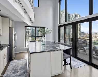 616 W Fulton Street - Photo Thumbnail 5