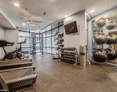 616 W Fulton Street - Photo Thumbnail 16