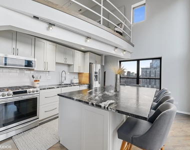 616 W Fulton Street - Photo Thumbnail 6