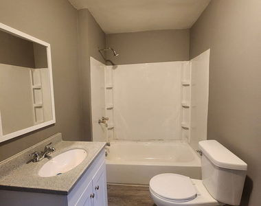 605 N Monroe Street - Photo Thumbnail 7