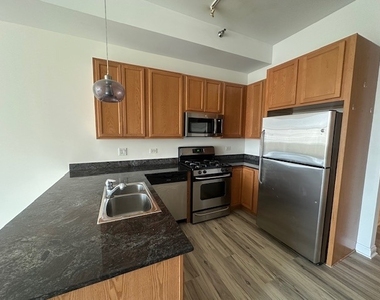 8 W Monroe Street - Photo Thumbnail 6