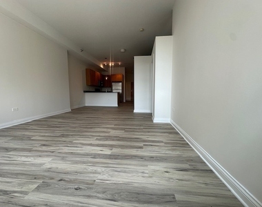 8 W Monroe Street - Photo Thumbnail 2