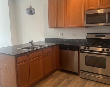 8 W Monroe Street - Photo Thumbnail 4