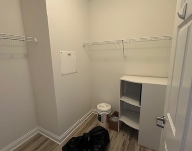 8 W Monroe Street - Photo Thumbnail 7