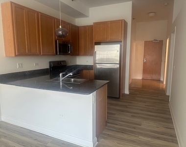 8 W Monroe Street - Photo Thumbnail 5