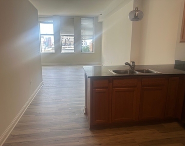 8 W Monroe Street - Photo Thumbnail 3