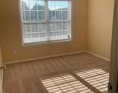 1023 Cassina Court - Photo Thumbnail 10