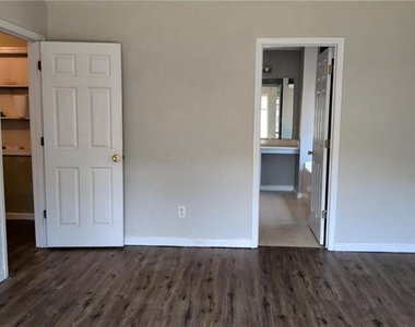 4620 Riley Run Court - Photo Thumbnail 9
