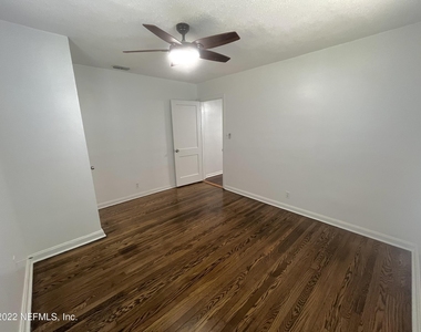 2555 Myra Street - Photo Thumbnail 10