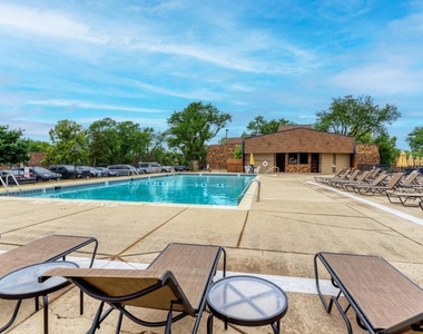 2220 Country Club Drive - Photo Thumbnail 15