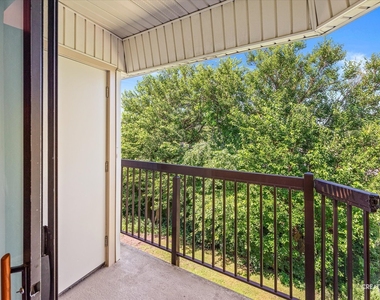 2220 Country Club Drive - Photo Thumbnail 12