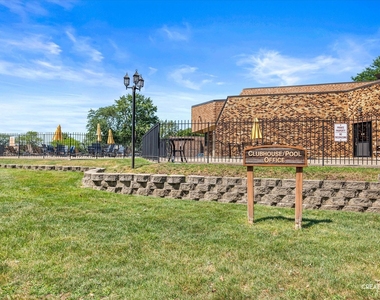 2220 Country Club Drive - Photo Thumbnail 14