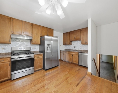 4050 Violet Lane - Photo Thumbnail 9