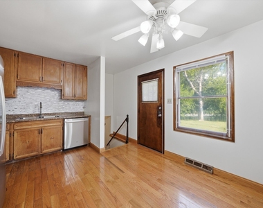 4050 Violet Lane - Photo Thumbnail 8