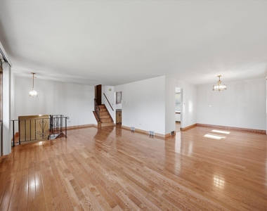 4050 Violet Lane - Photo Thumbnail 6