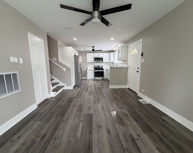 527 W 16th Place - Photo Thumbnail 3