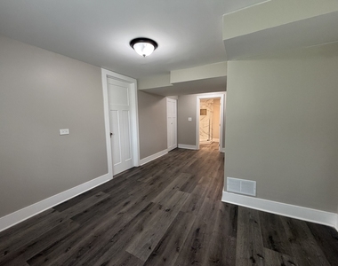 527 W 16th Place - Photo Thumbnail 19