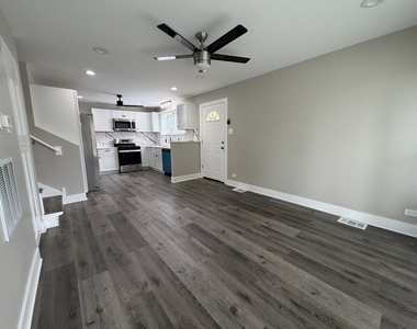 527 W 16th Place - Photo Thumbnail 4