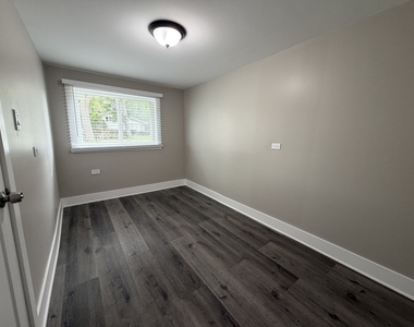527 W 16th Place - Photo Thumbnail 15
