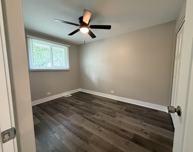 527 W 16th Place - Photo Thumbnail 7