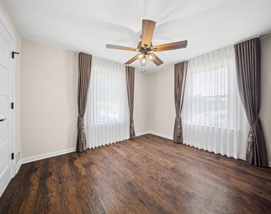 1798 Howard Avenue - Photo Thumbnail 8