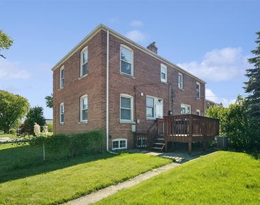 1798 Howard Avenue - Photo Thumbnail 14