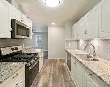112 Tye Street Se - Photo Thumbnail 14