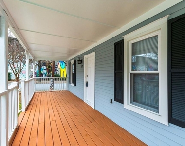112 Tye Street Se - Photo Thumbnail 5