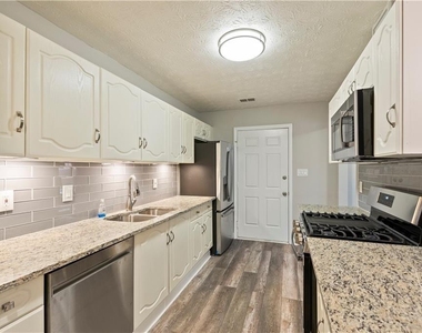 112 Tye Street Se - Photo Thumbnail 13