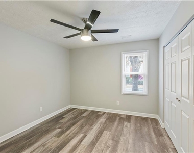 112 Tye Street Se - Photo Thumbnail 17