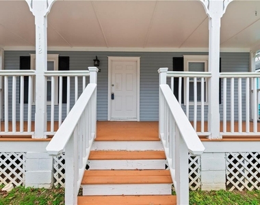 112 Tye Street Se - Photo Thumbnail 1