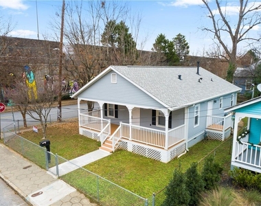 112 Tye Street Se - Photo Thumbnail 2