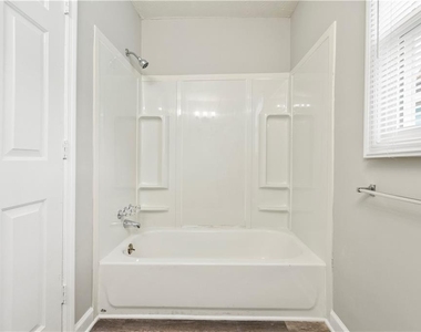 112 Tye Street Se - Photo Thumbnail 25