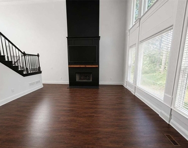 768 Laurel West Lane - Photo Thumbnail 2