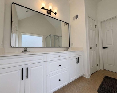 768 Laurel West Lane - Photo Thumbnail 13