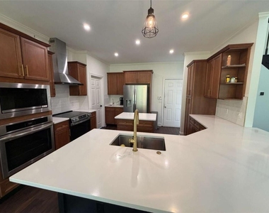 768 Laurel West Lane - Photo Thumbnail 4