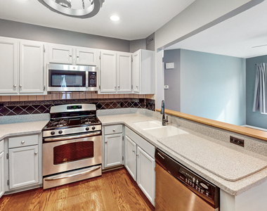 6412 Fremont Drive - Photo Thumbnail 5