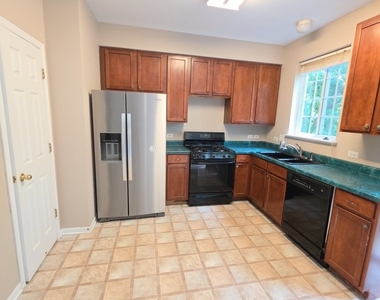 369 Evergreen Circle - Photo Thumbnail 2