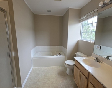 369 Evergreen Circle - Photo Thumbnail 9