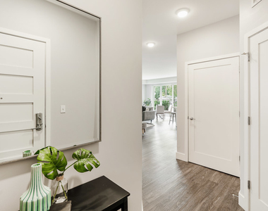 101 W Liberty Street - Photo Thumbnail 5