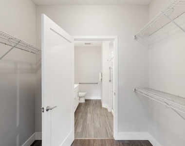 101 W Liberty Street - Photo Thumbnail 9