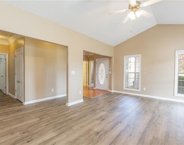 300 Mckendree Court - Photo Thumbnail 4