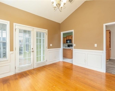 300 Mckendree Court - Photo Thumbnail 9