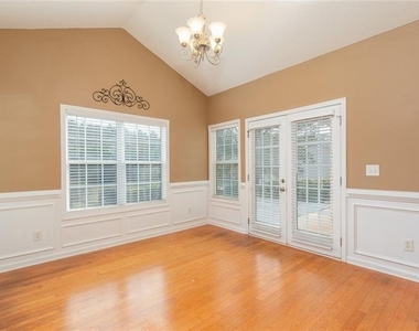 300 Mckendree Court - Photo Thumbnail 8