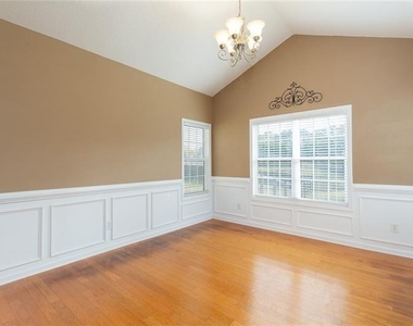 300 Mckendree Court - Photo Thumbnail 10